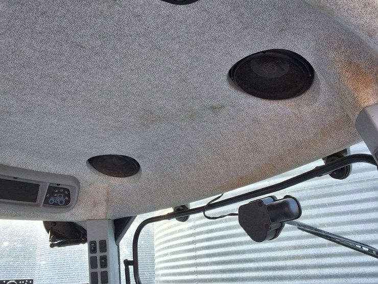 2010-new-holland-t7050-image-21