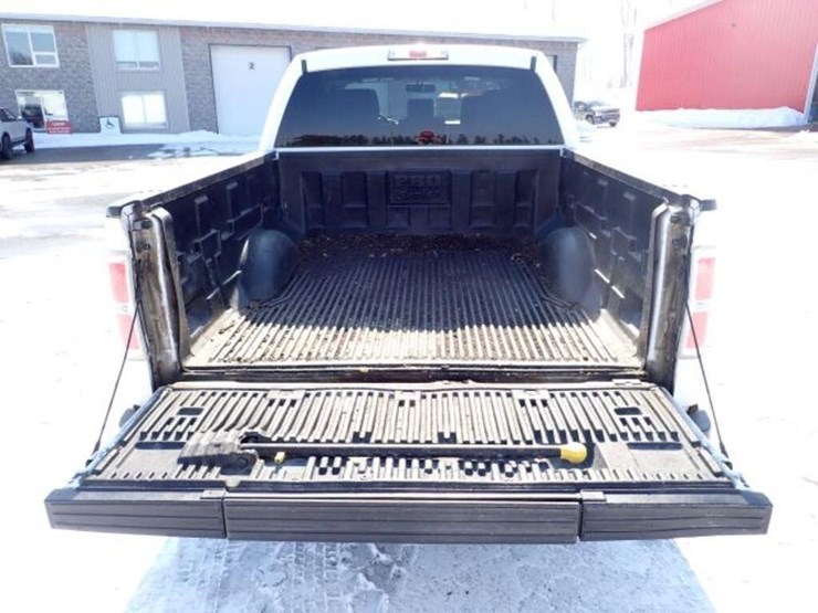 2013-ford-f150-xlt-image-32