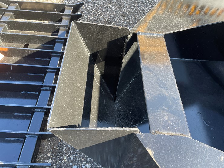 #3028-•-skid-steer-concrete-bucket-image-6