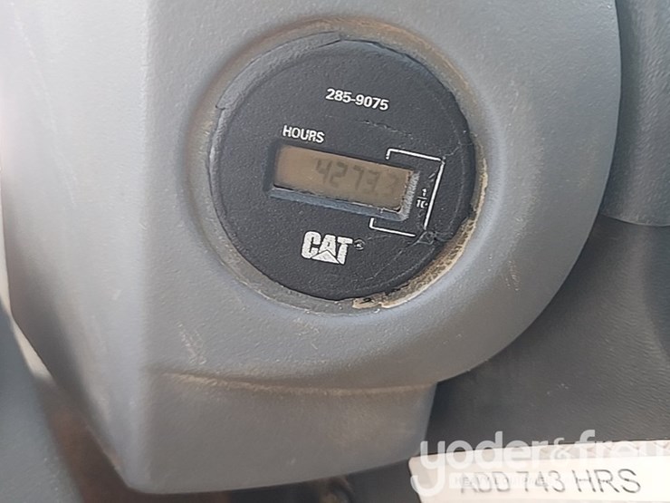 2011-caterpillar-cp74-image-38