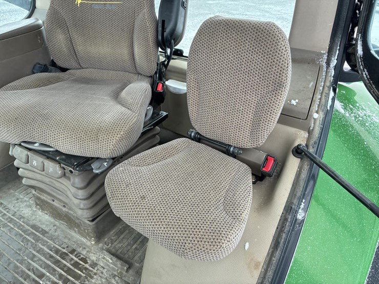 2011-john-deere-8335r-image-58