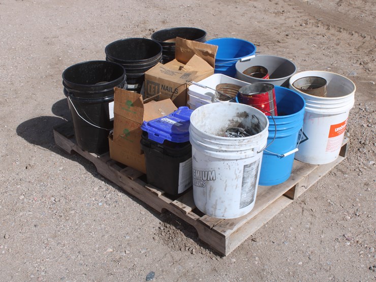 #3007-•-pallet-with-large-assortment-of-nails-and-staples-image-12