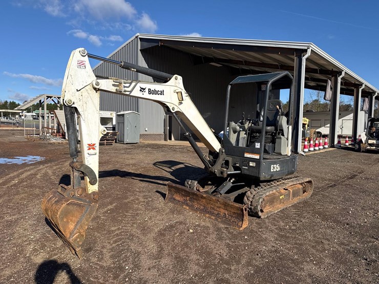 2017-bobcat-e35i-image-1
