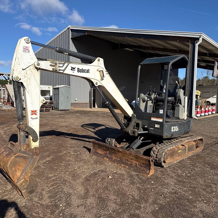 2017 BOBCAT E35i
