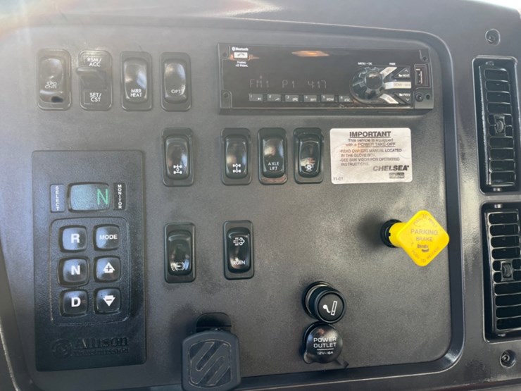 2020-freightliner-114sd-image-26