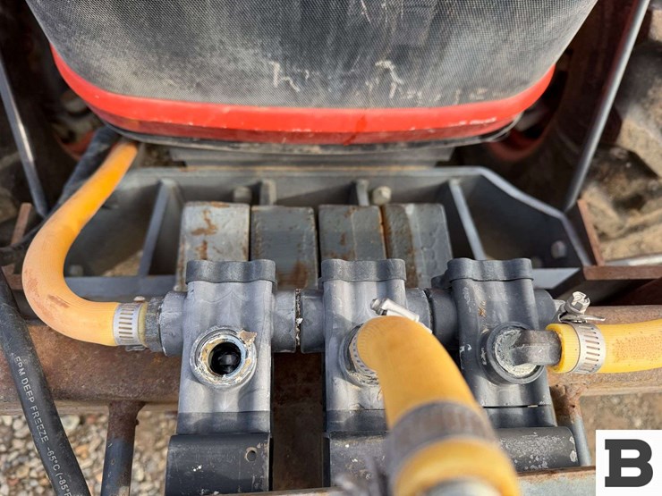 2016-kubota-m8540hd-image-18