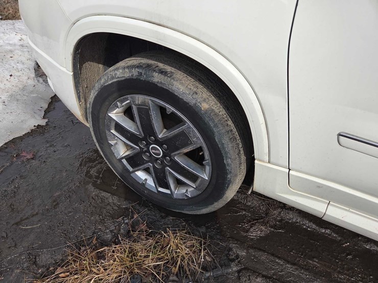 2012-gmc-acadia-denali-image-13