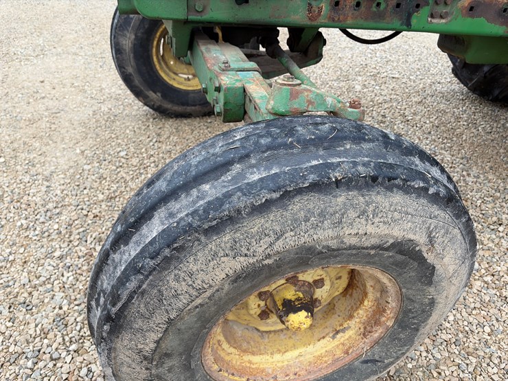 john-deere-4040-image-10