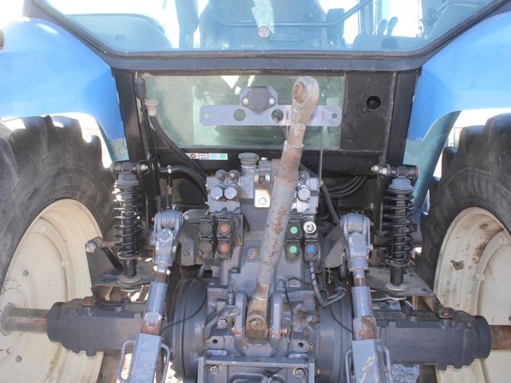 new-holland-tm125-image-33