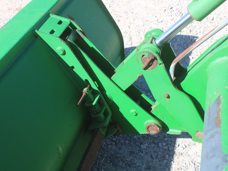 2004-john-deere-7320-image-16