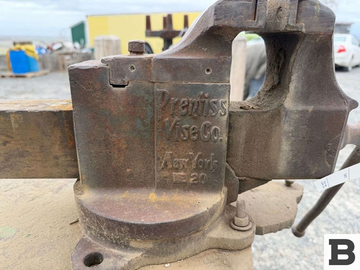 37"x33"-metal-shop-table-image-4