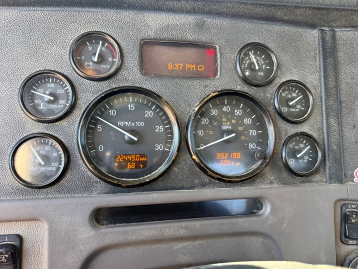 2013-peterbilt-367-image-9