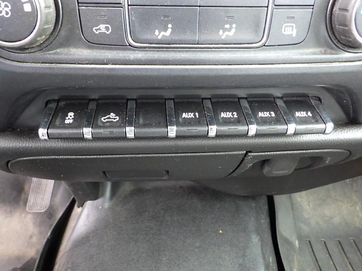 2017-chevrolet-2500-image-27