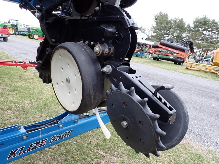 2012-kinze-3500-image-7