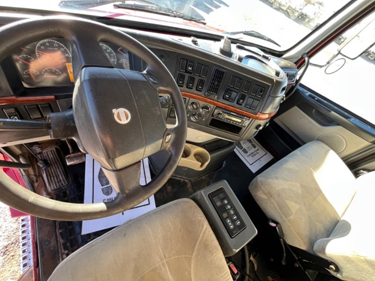 2009-volvo-vhd-bobtail-vacuum-truck-image-19