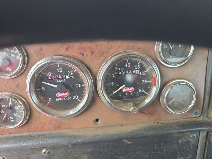 2005-peterbilt-378-image-11