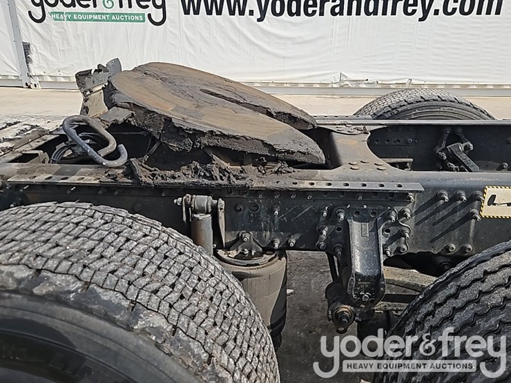 2020-mack-mack-anthem-t64-6x4-truck-tractor,-day-cab,-mp-7-425hp-diesel-engine,-automatic-m-drive-transmission-image-14