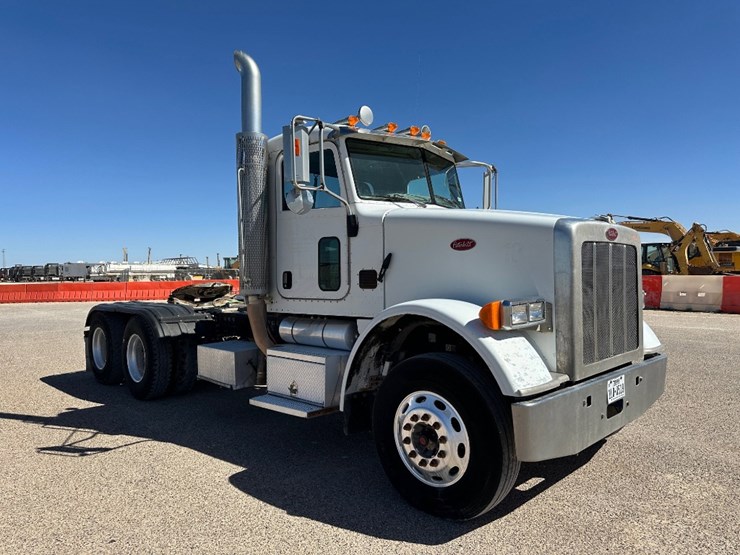 2008-peterbilt-365-image-3