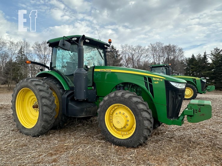 john-deere-8235r-image-4