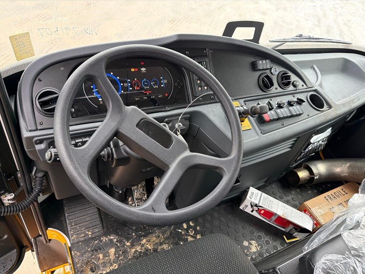 2025-dennis-eagle-proview-image-24