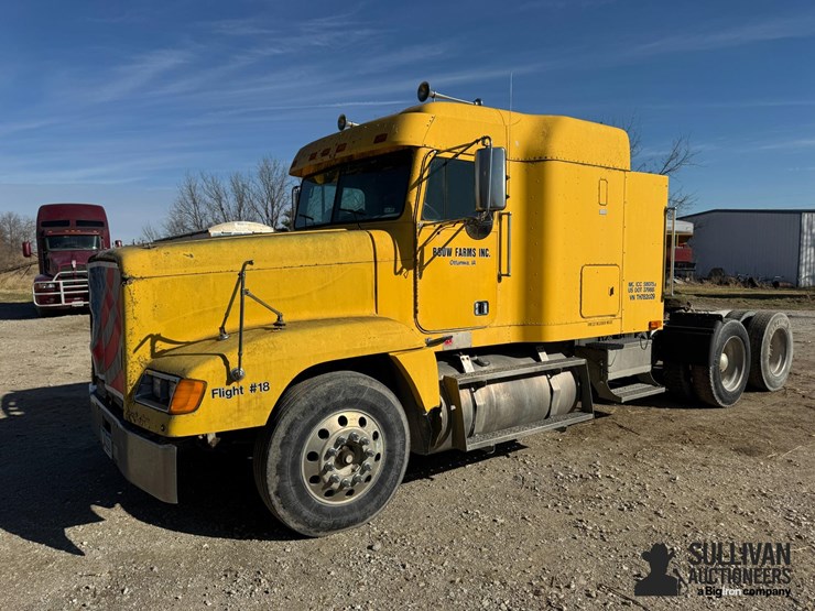 1996-freightliner-fld120-image-1
