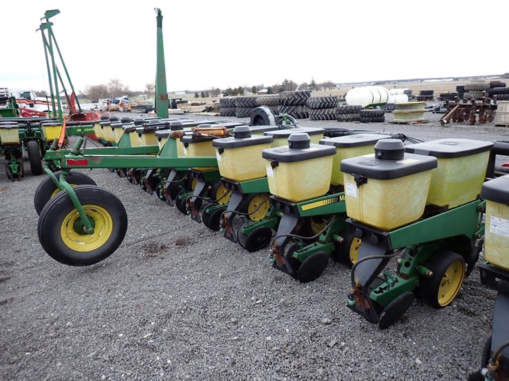 john-deere-7300-image-7