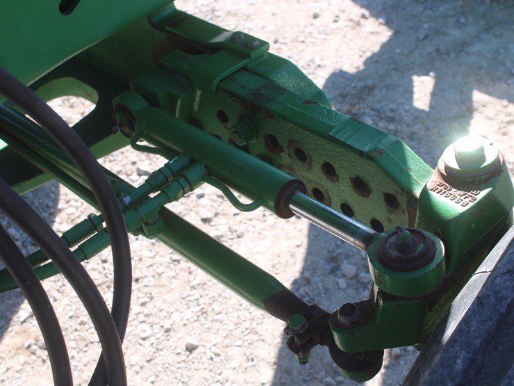 2004-john-deere-7320-image-59