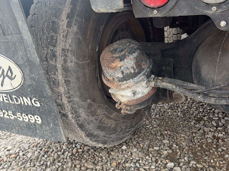 2009-freightliner-business-class-m2-106-image-16