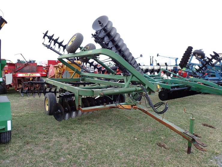 john-deere-220-image-1