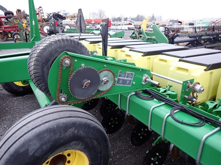 2017-john-deere-1785-image-11