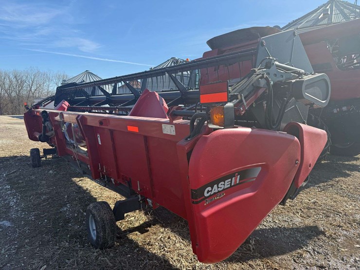 2011-case-ih-3020-image-16