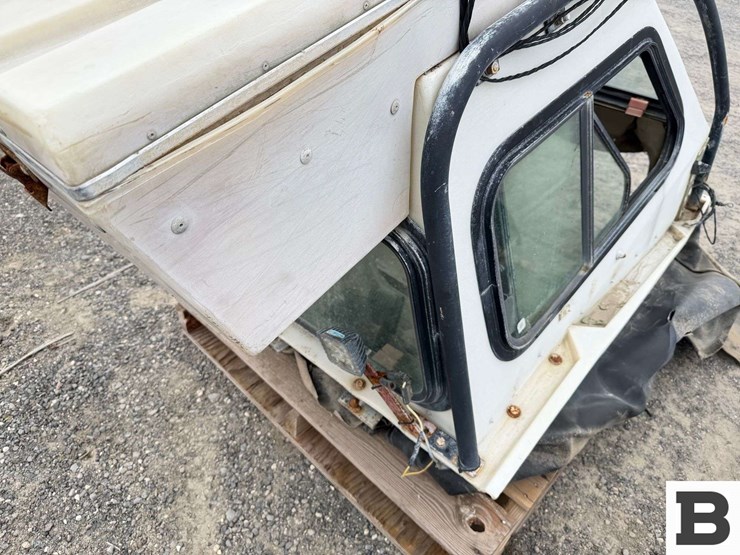 key-dollar-cab-orchard-tractor-cab-image-10