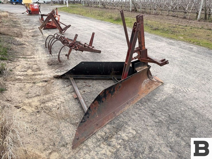 meyer-ditcher-3pt-v-ditcher-image-3