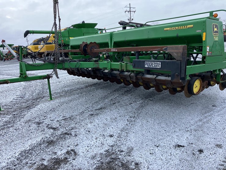 john-deere-750-image-1