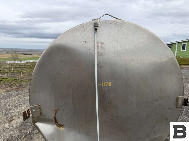 chemigation-trailer-w/-custom-applicator-image-10