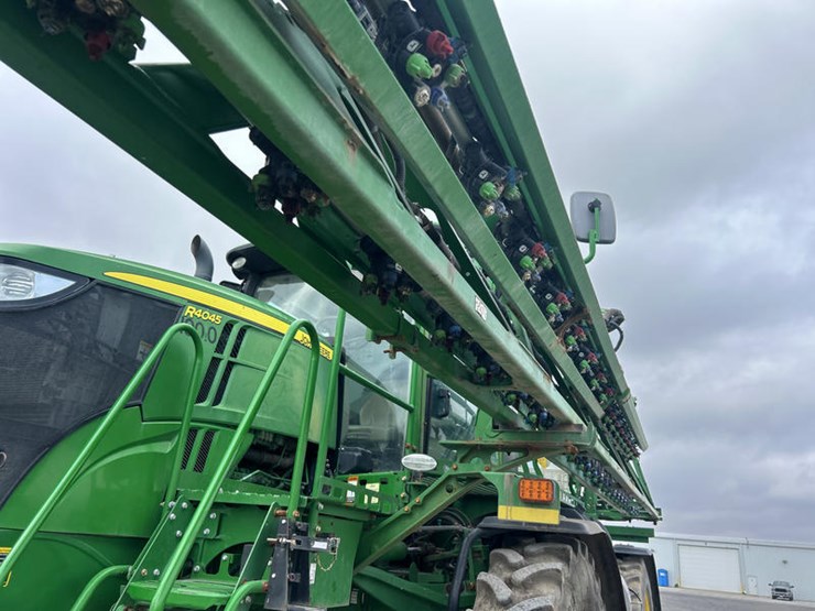 2018-john-deere-r4045-image-3