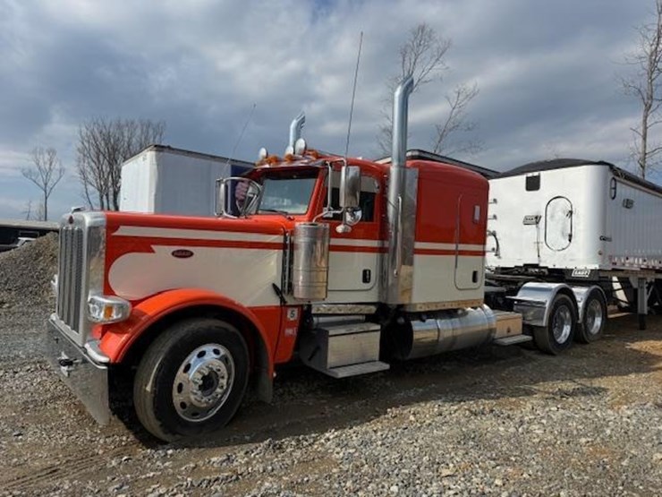 2022-peterbilt-389-image-1