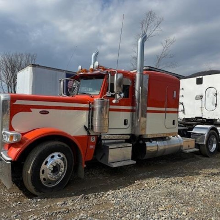 2022 PETERBILT 389