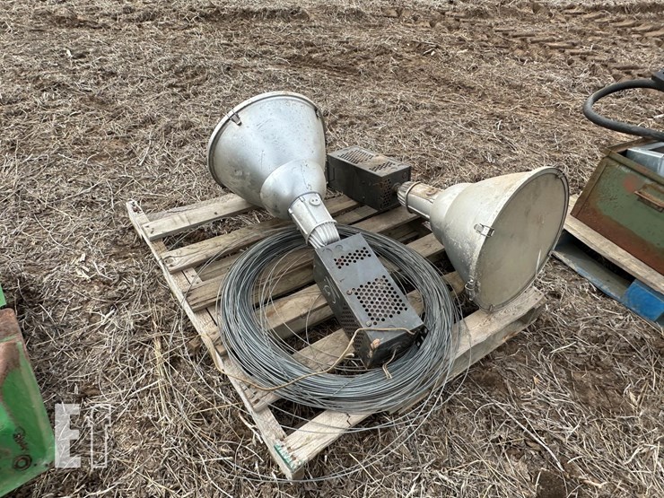 lights-and-wire-image-2