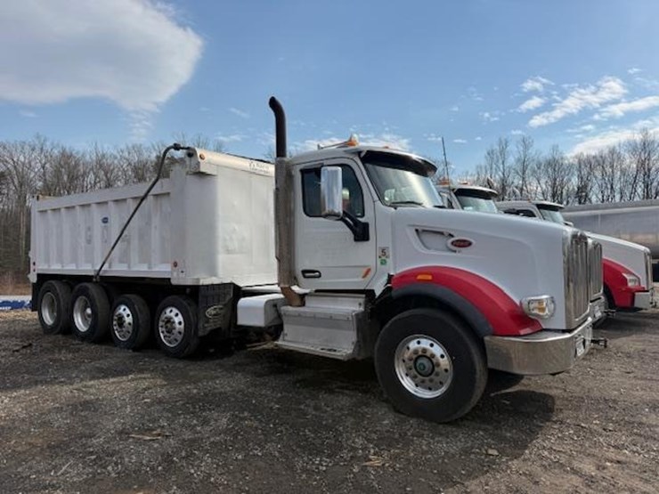 2015-peterbilt-567-image-1