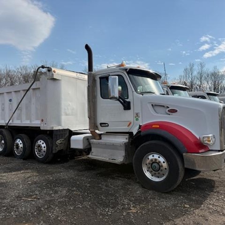 2015 PETERBILT 567