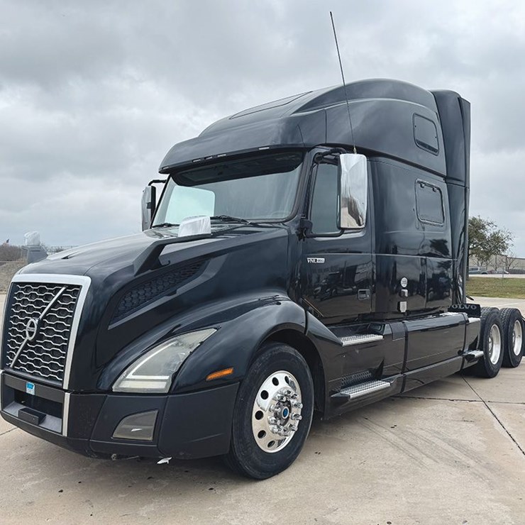 2019 VOLVO VNL860