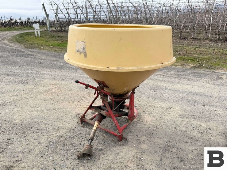 vicon-3pt-fertilizer-spreader-image-1