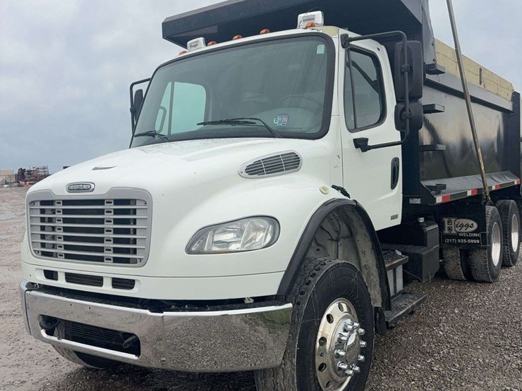 2009-freightliner-business-class-m2-106-image-4