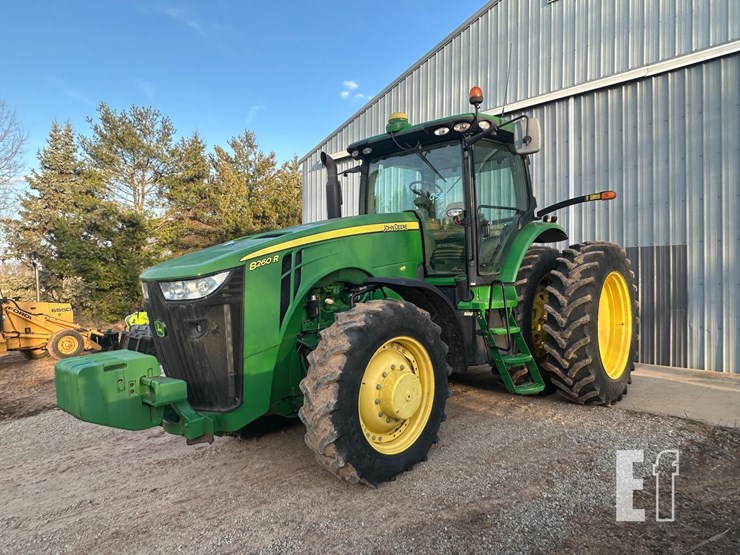 john-deere-8260r-image-1