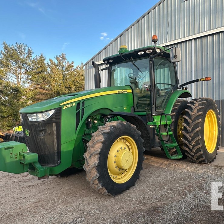 JOHN DEERE 8260R