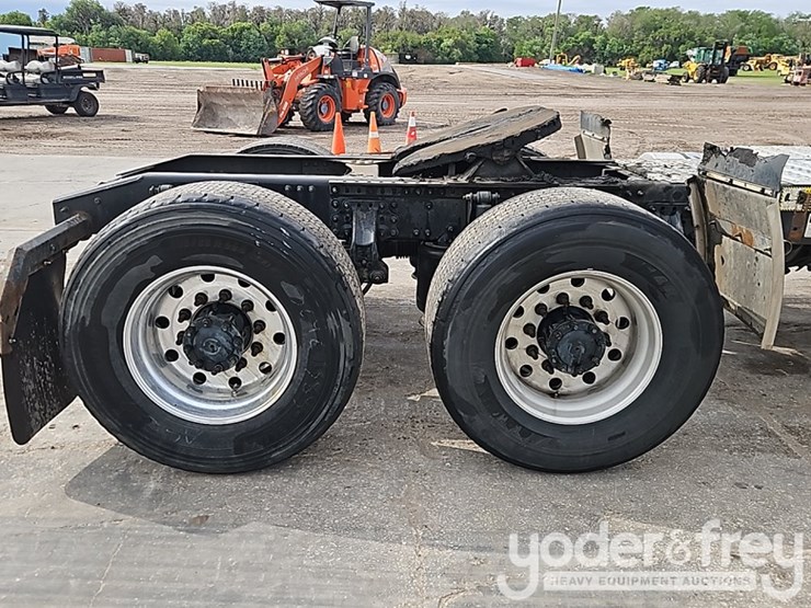 2020-mack-mack-anthem-t64-6x4-truck-tractor,-day-cab,-mp-7-425hp-diesel-engine,-automatic-m-drive-transmission-image-8