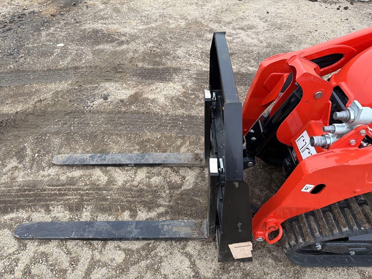 2026-kubota-scl1000-image-12