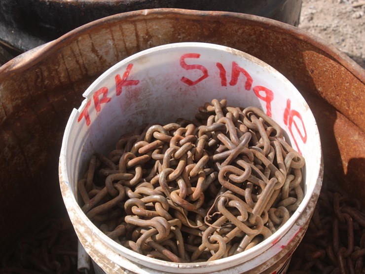 #3003-•-pallet-of-assorted-steel-tubs-and-chains-image-1