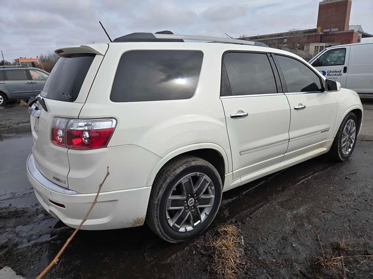 2012-gmc-acadia-denali-image-3